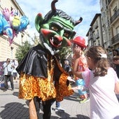 Gigantes y cabezudos por las calles de Logroño