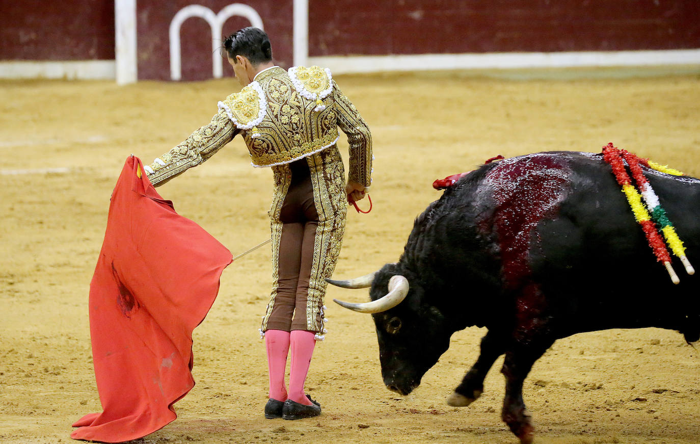 Talavante suma trofeos y Urdiales pone el arte