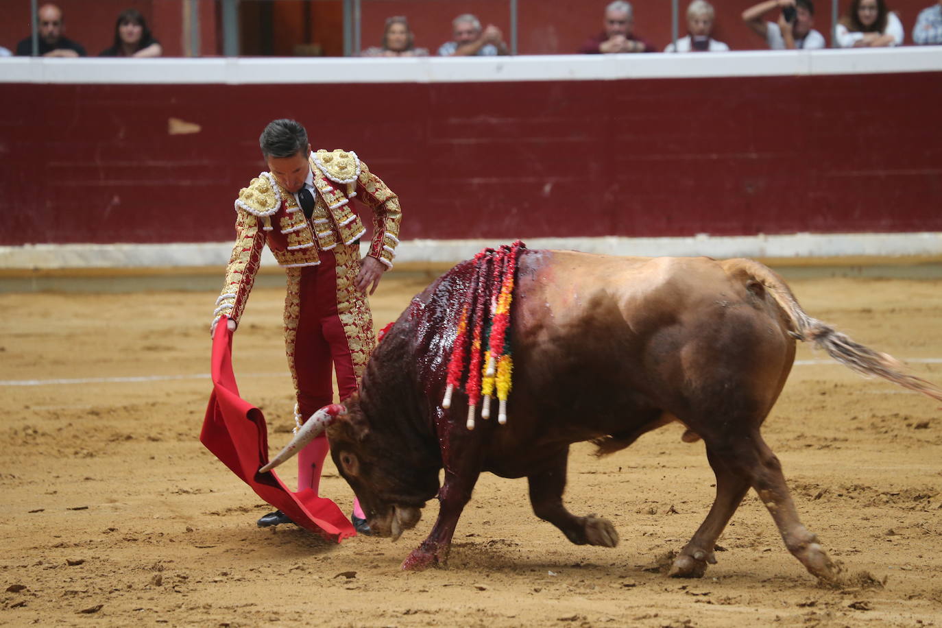 Talavante suma trofeos y Urdiales pone el arte