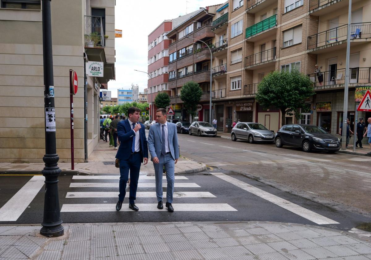 Daniel Osés y Raúl Riaño durante la visita.