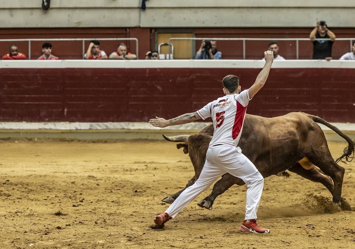 Concurso de recortes en la plaza de toros La Ribera, en imágenes