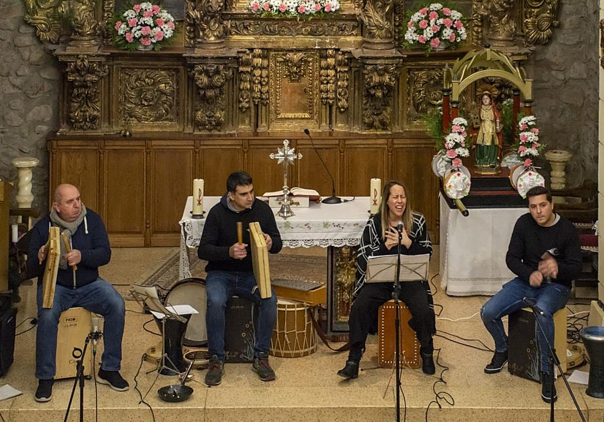 El grupo de música tradicional Ojaluna.