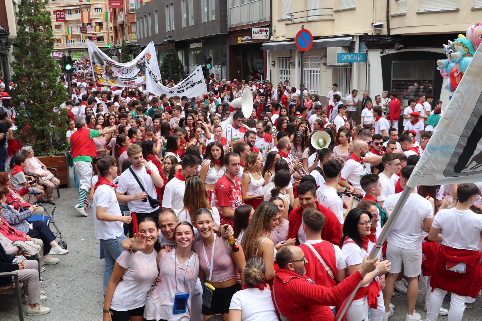 Comienzan las fiestas de Arnedo con el disparo de &#039;la bomba&#039;