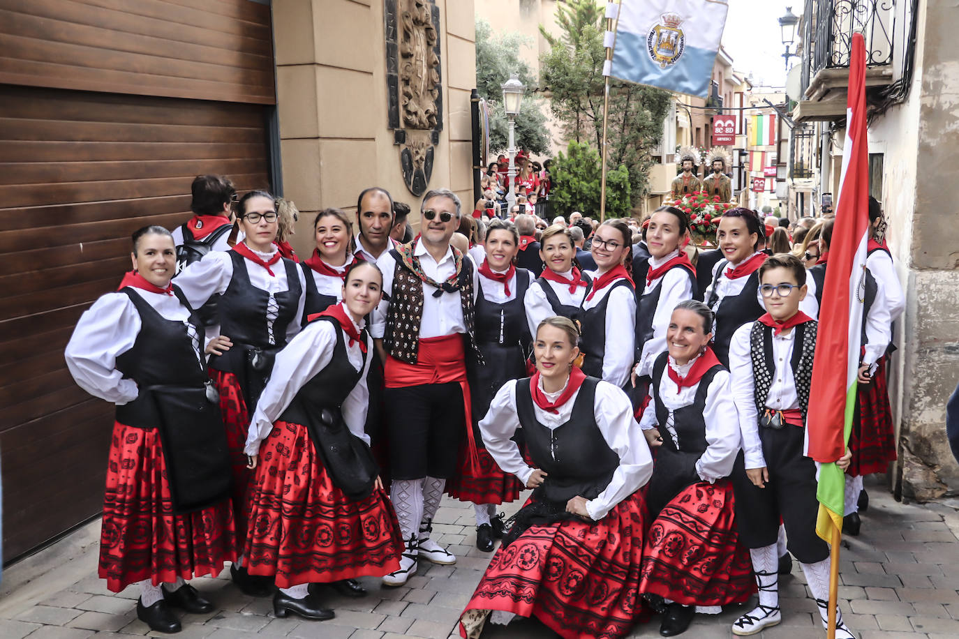 Arnedanos y navarros celebran la procesión del Robo de los Santos