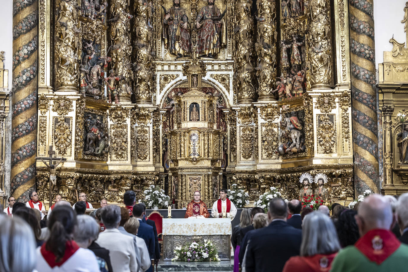 Arnedanos y navarros celebran la procesión del Robo de los Santos