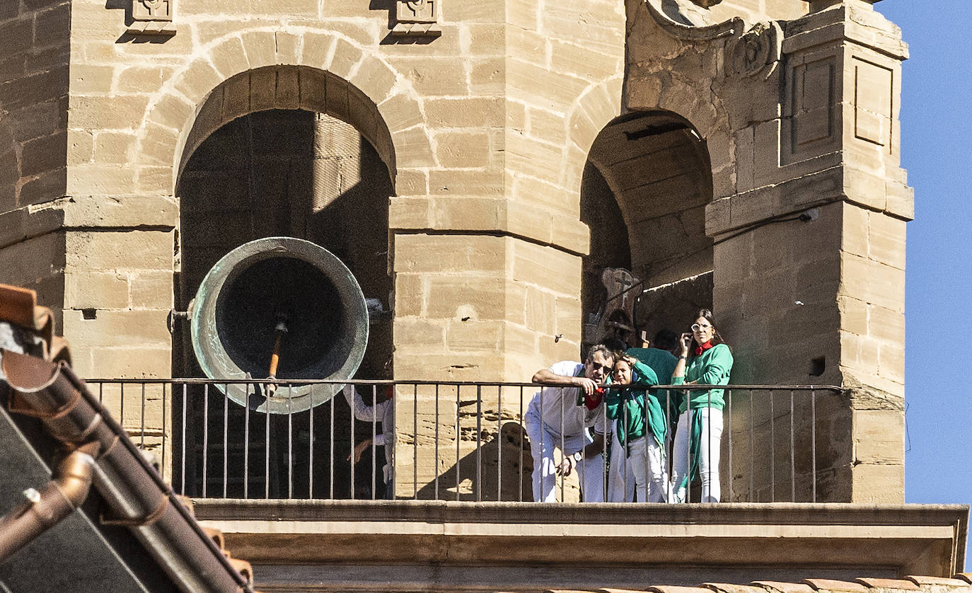 Arnedanos y navarros celebran la procesión del Robo de los Santos