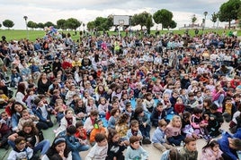 Numeroso público infantil, en un espectáculo de Gorgorito, estos sanmateos.