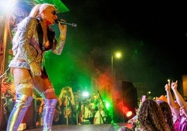 Leticia Sabater, durante su actuación el pasado miércoles en las fiestas de San Mateo, organizada por la peña La Rioja.