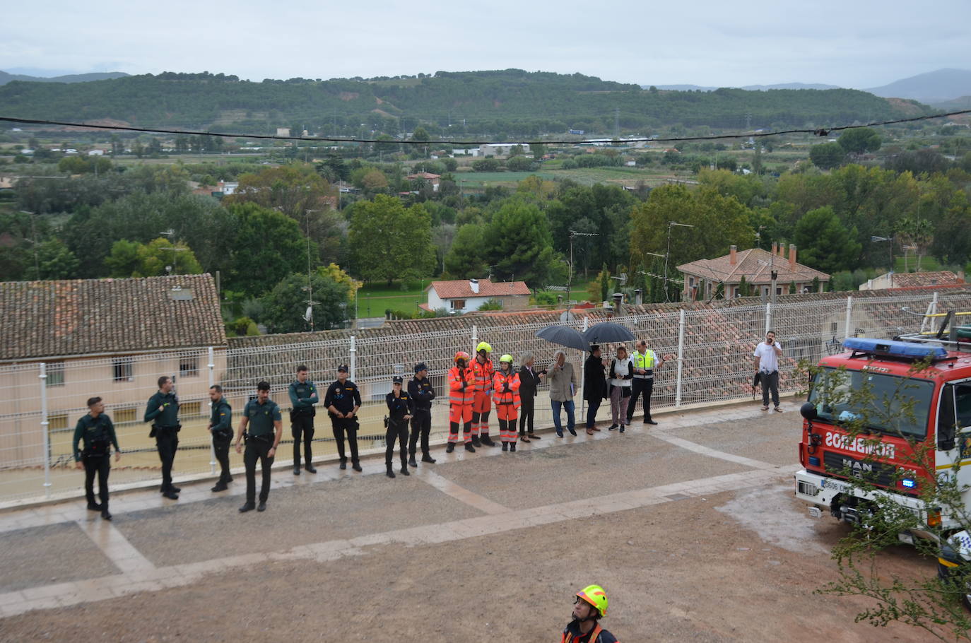 Guardia Civil, policía, bomberos y personal municipal, en la zona .