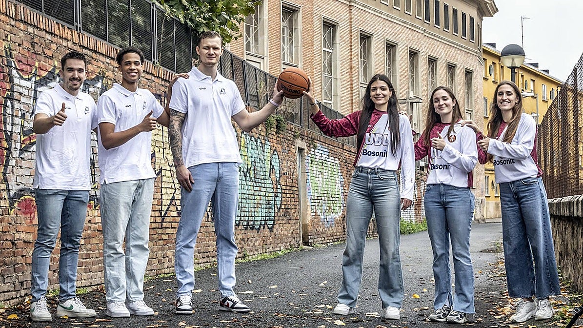 De Pablo, Torres y Orlov, jugadores del Rioverde Clavijo de Segunda FEB, junto a Flórez, Aldecoa y Alonso, componentes de la plantilla del Bosonit Unibasket de LF2.