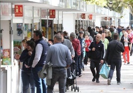 Numeroso público recorrió ayer las tradicionales casetas instaladas en el centro de la ciudad.