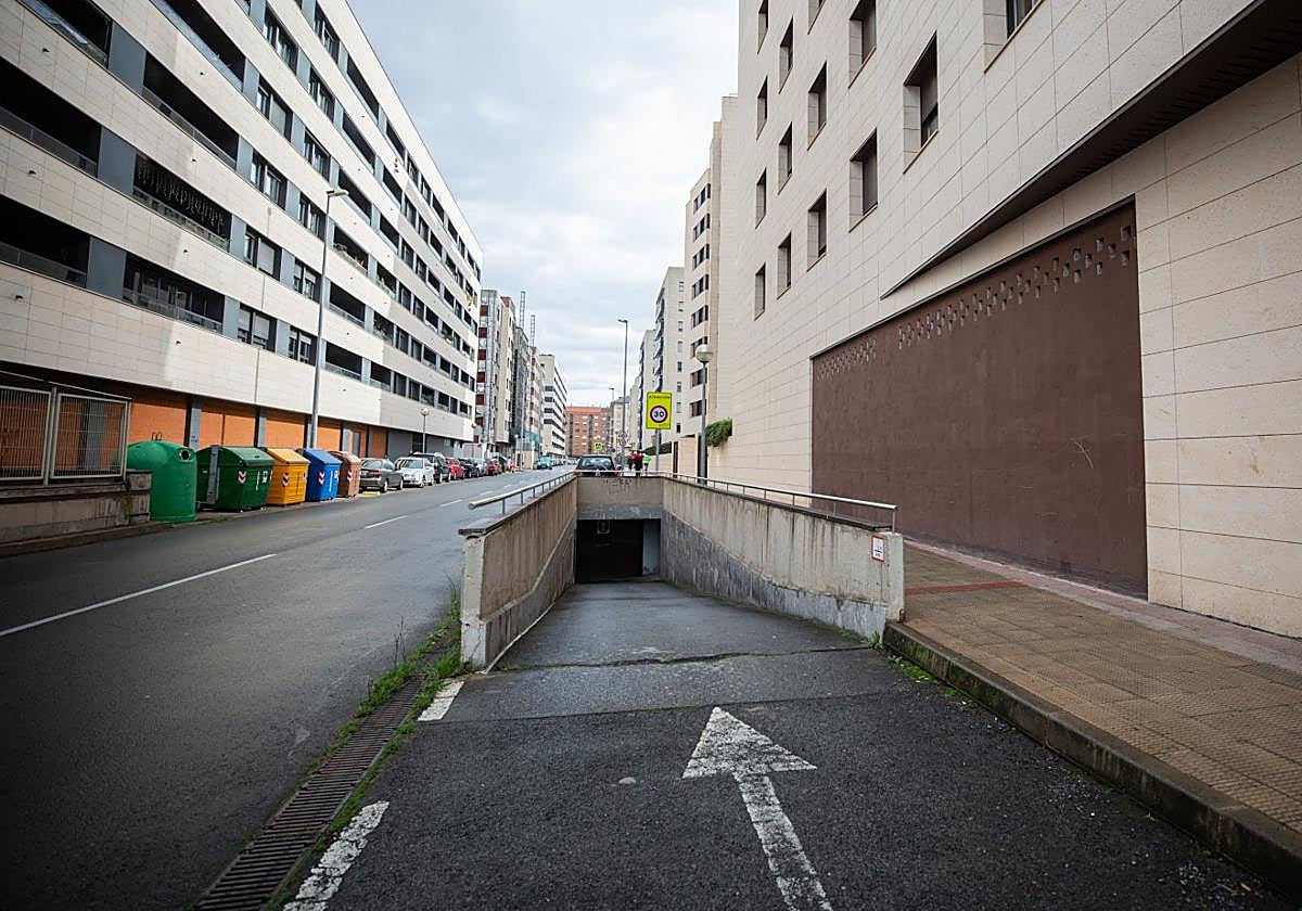 Acceso al estacionamiento de Marqués de Larios, con 249 plazas a la venta en este proceso de venta de patrimonio municipal.