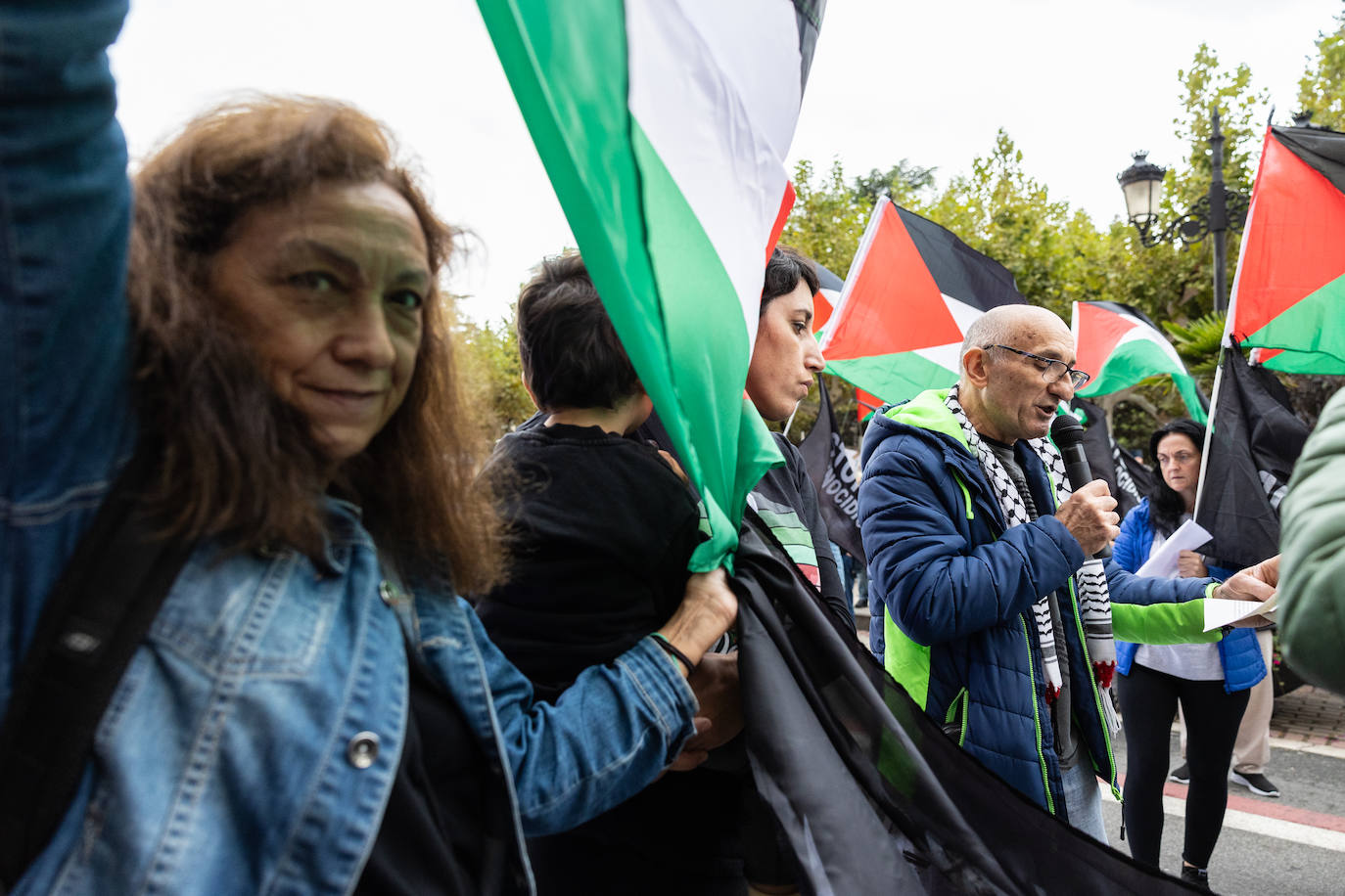 &#039;Performance&#039; de Acampada por Palestina frente a la Delegación de Gobierno