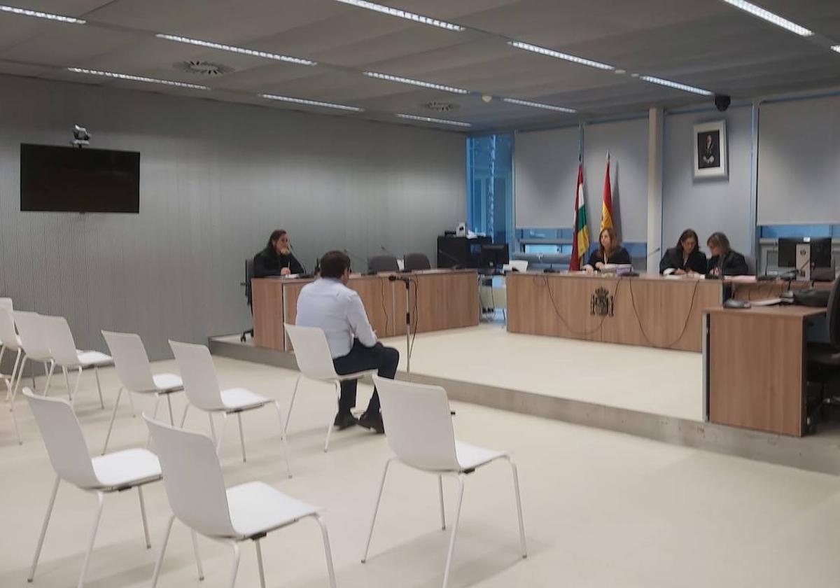 El abogado acusado de deslealtad profesional acepta dos años de cárcel
