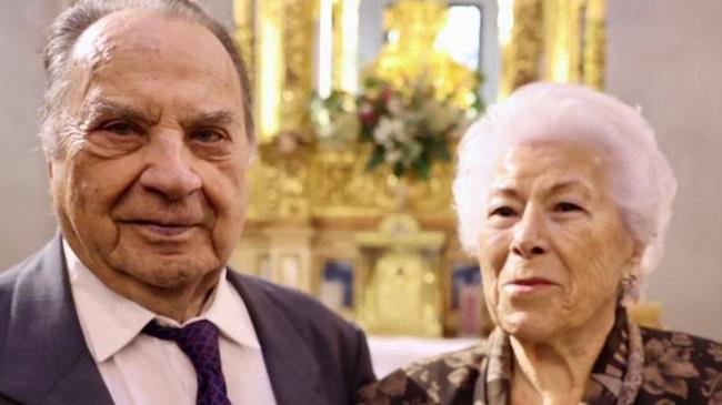 Imagen después - Emilio y Blanca, el día de su boda hace 70 años y en la celebración de este sábado.