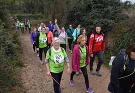 Caminantes en la ruta organizada por El Redal en Movimiento.