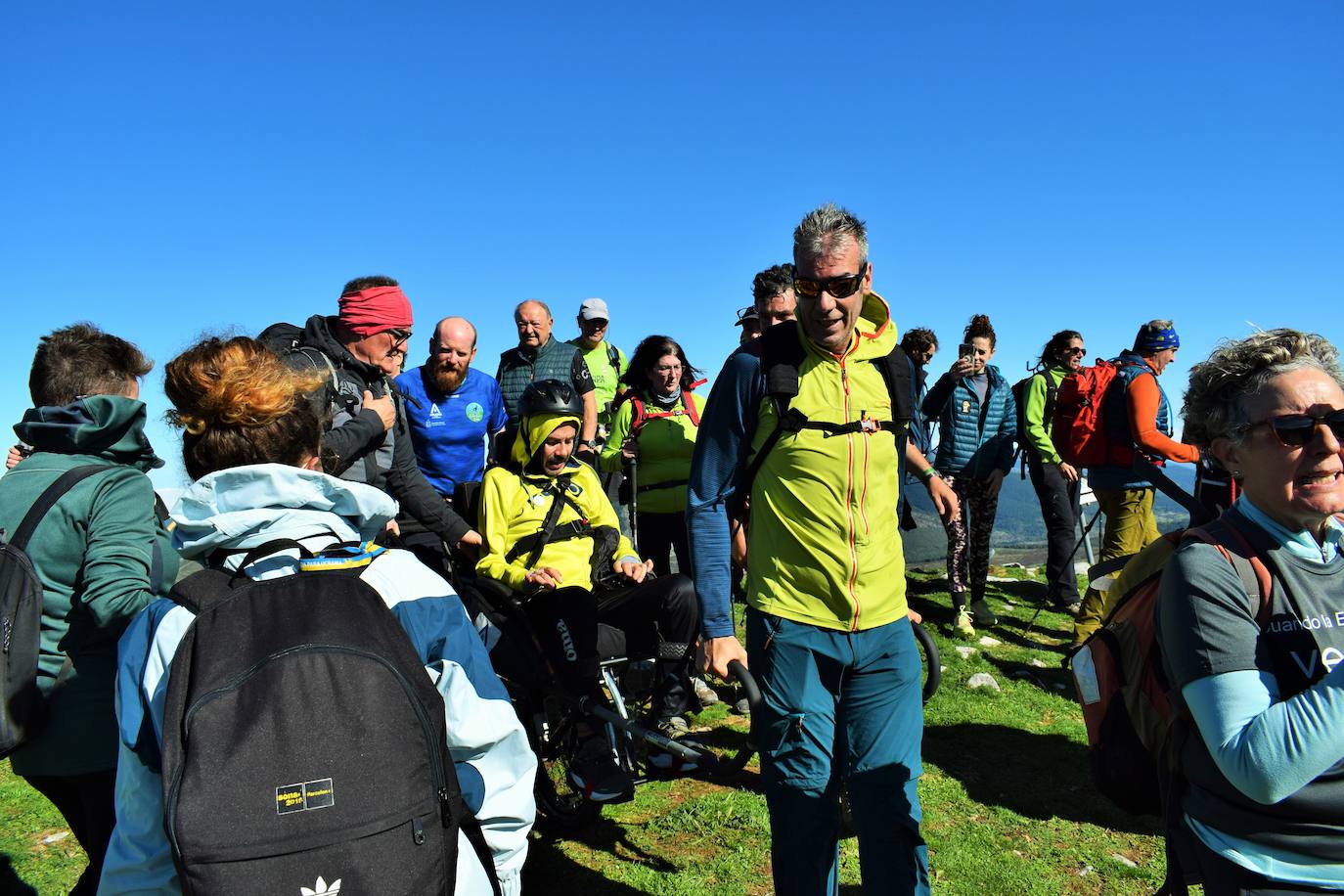 Tres enfermos de ELA ascienden a 1.854 metros de altitud en el Día del Montañismo Riojano