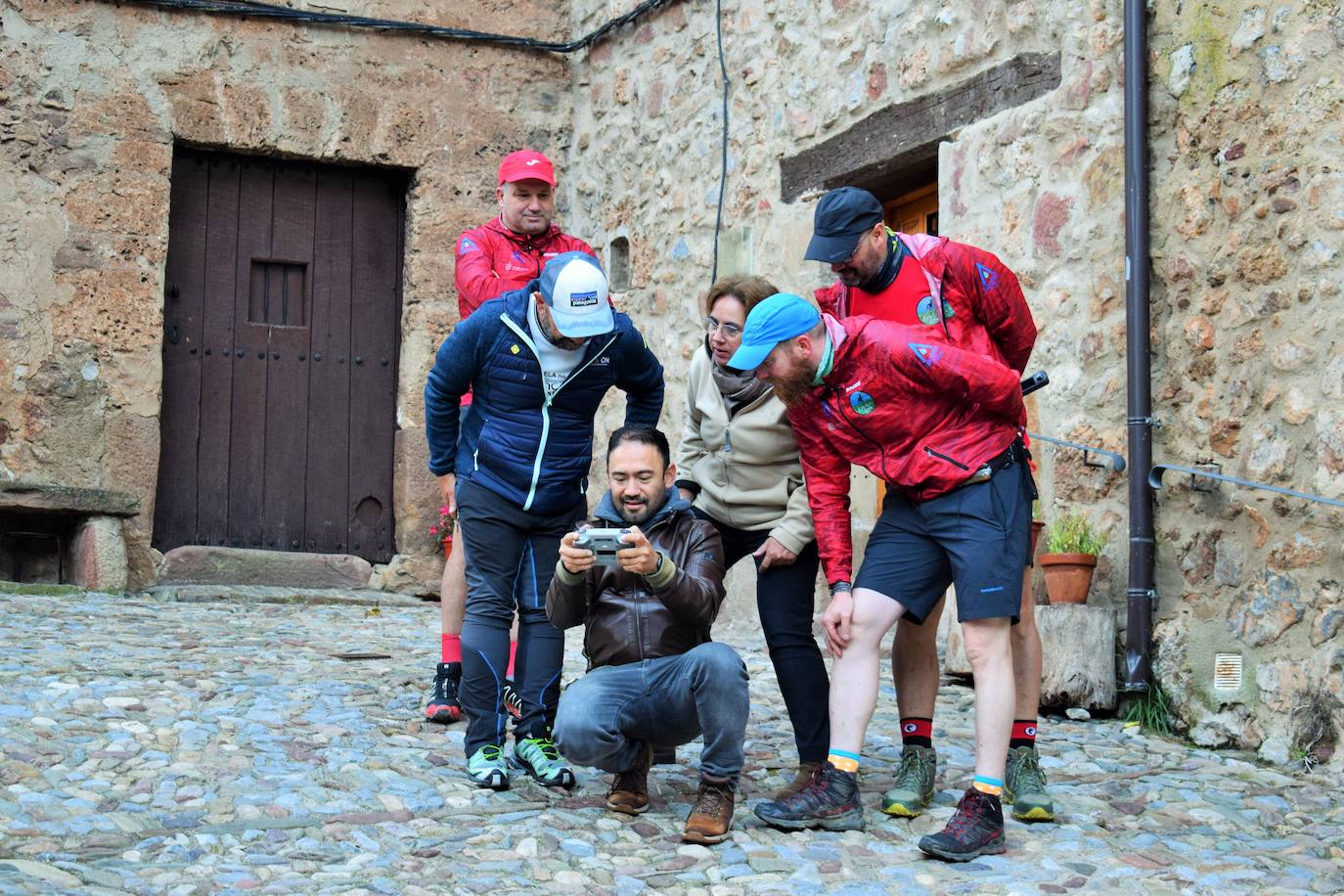 Tres enfermos de ELA ascienden a 1.854 metros de altitud en el Día del Montañismo Riojano