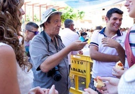 Pablo José Pérez Minocci, en Badarán realizando un reportaje.