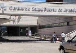 Representantes municipales reclaman más personal y recursos para el centro de salud.