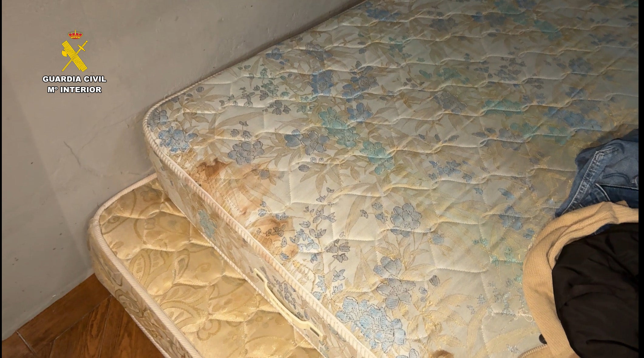 Las imágenes del chalé en el que dormían los migrantes