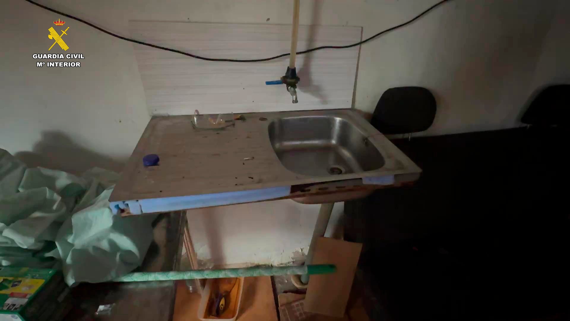 Las imágenes del chalé en el que dormían los migrantes