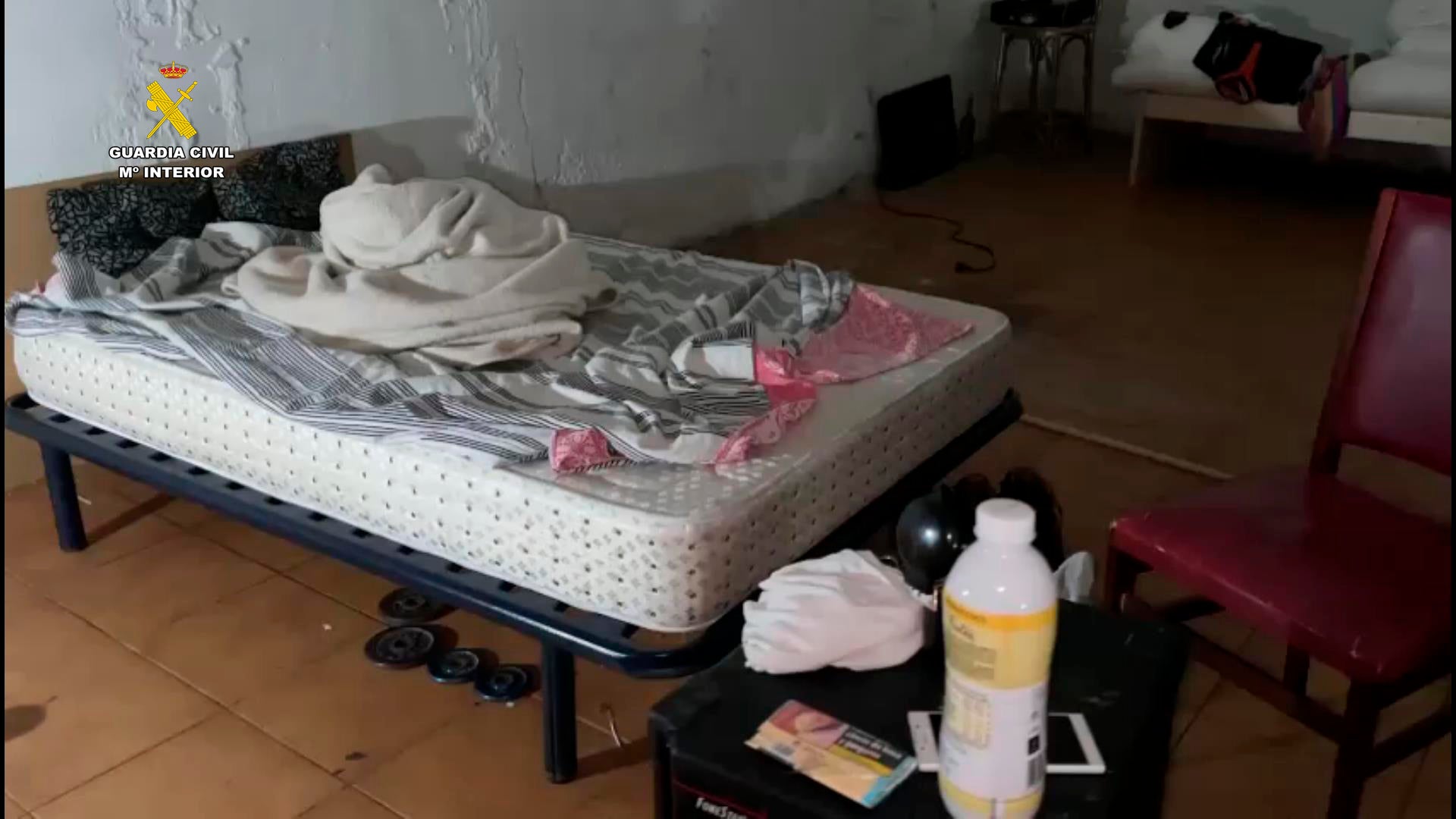 Las imágenes del chalé en el que dormían los migrantes