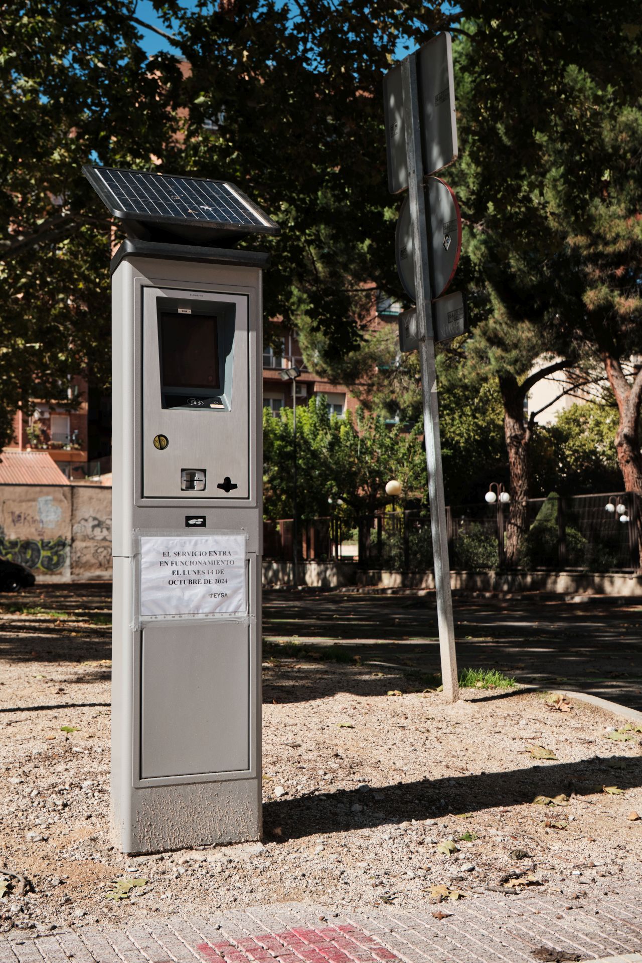 Imagen secundaria 2 - Pintura verde contra el cementerio de coches olvidados de Lobete