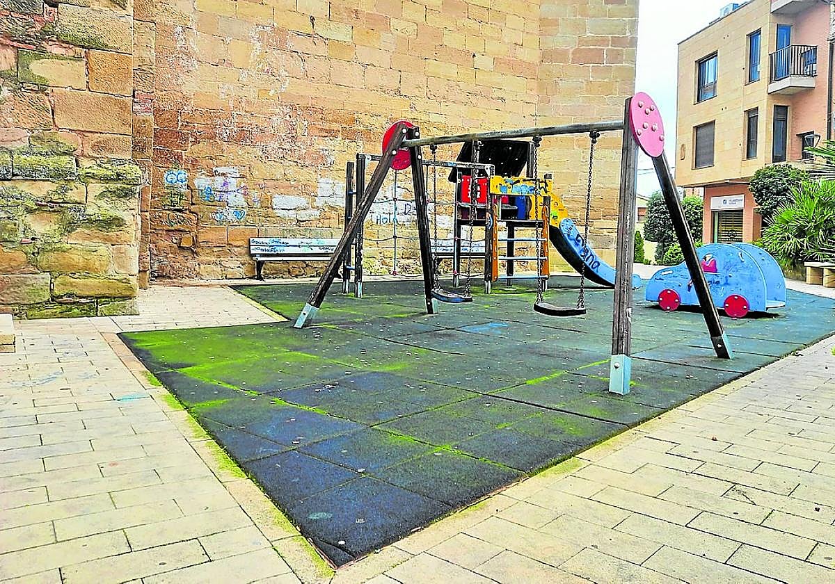 Plaza de la Iglesia de Villamediana de Iregua que se pretende conectar con Cándido Sarramián.