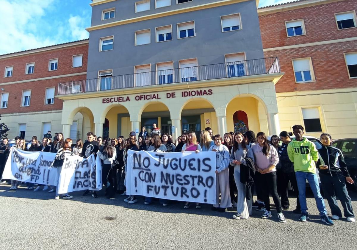 «¿Qué queremos? Profesores. ¿Cuándo los queremos? En septiembre»