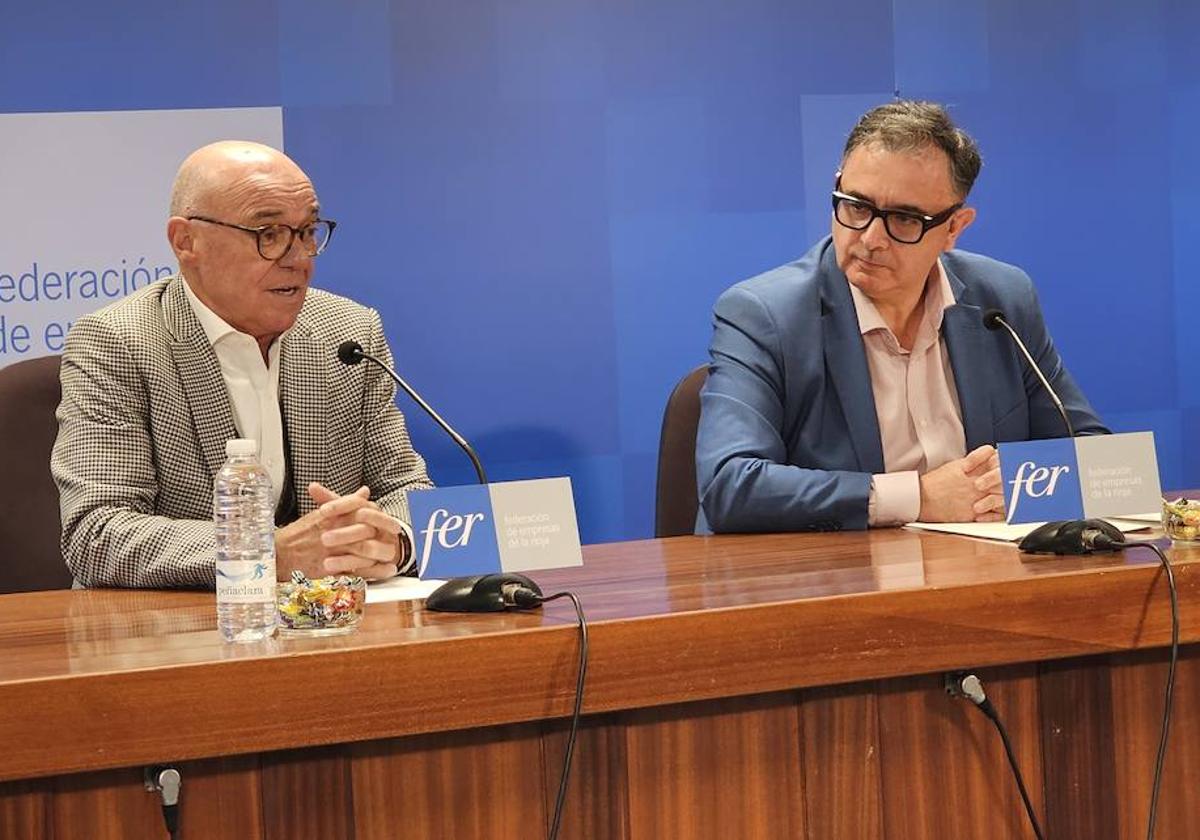 El presidente de la FER, Jaime García-Calzada, y el director gerente de ADER, Luis Pérez, durante la presentación de los encuentros de buenas prácticas.