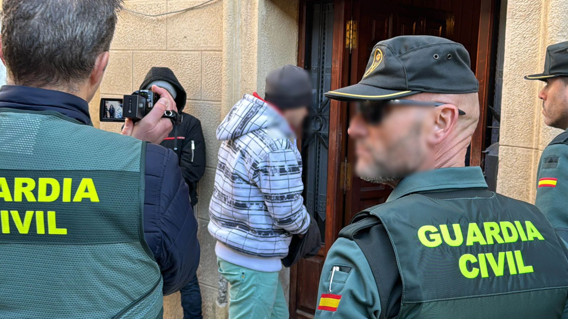 Reconstrucción del crimen en la casa de Guillermo Castillo con los acusados.