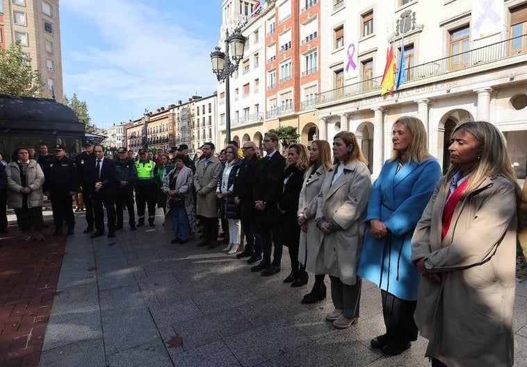 Minuto de silencio por las víctimas de la DANA en Logroño.