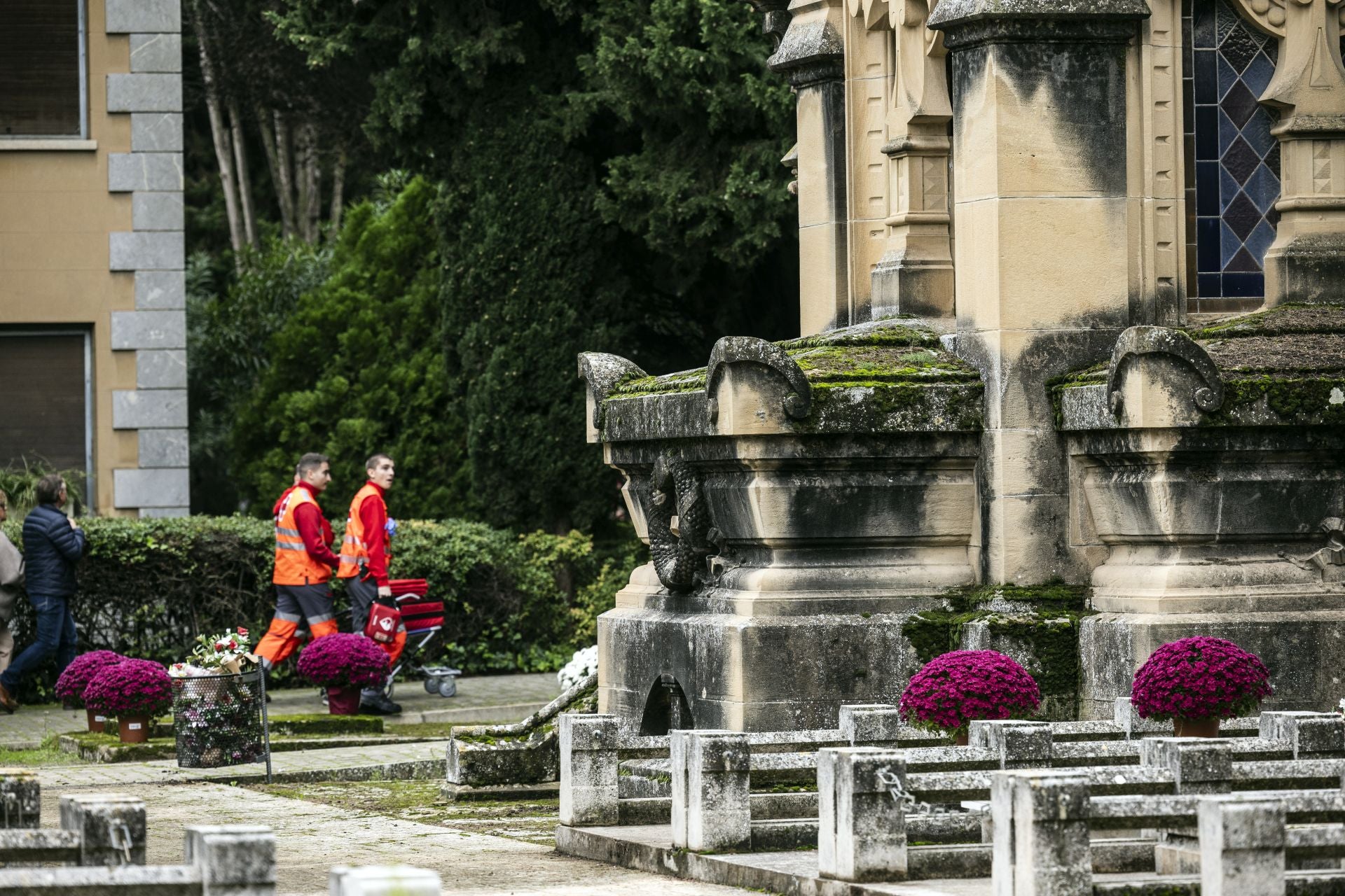 Logroño acude al cementerio a recordar a sus fallecidos