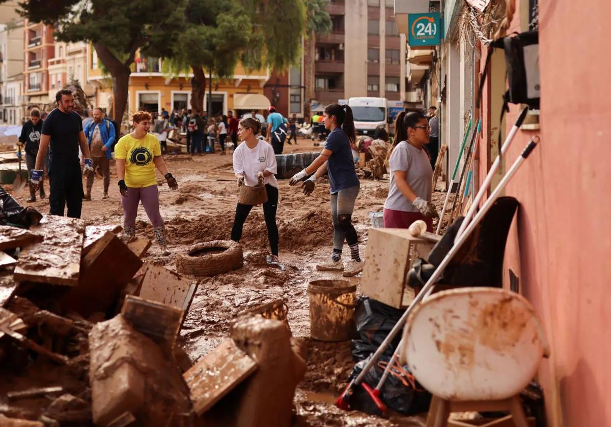 La ayuda del Gobierno riojano a la Generalitat de Valencia: desde ambulancias a cuatro médicos forenses