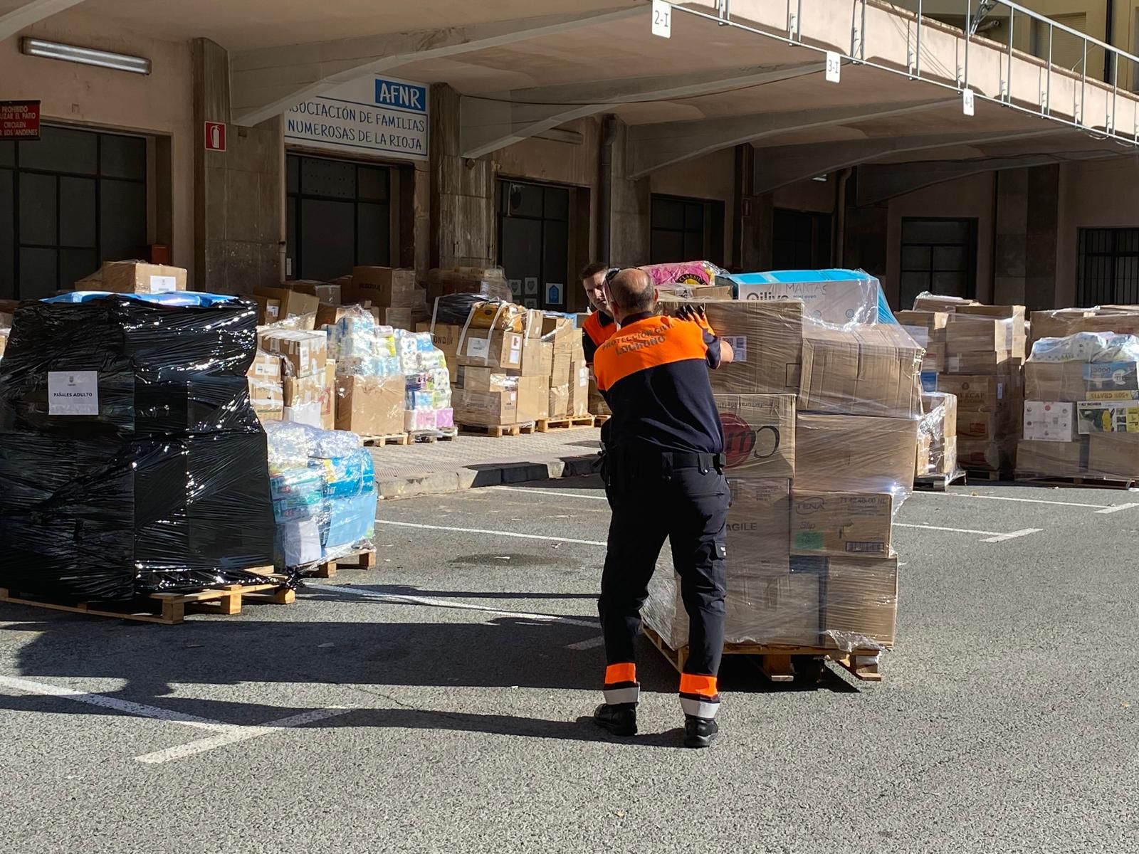 40.000 donaciones ya esperan en 172 palés para poner rumbo a la zona cero de la DANA