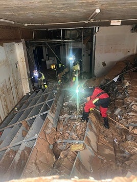 Los bomberos riojanos, en el centro comercial Bonaire.