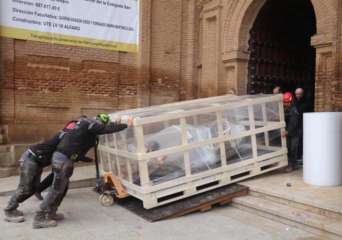 Imagen principal - San Miguel abandona la colegiata de Alfaro