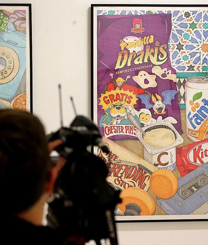 Imagen secundaria 2 - La artista, el alcalde Conrado Escobar y representantes la Corporación inaugurando Cuéntalo, y detalles de la exposición.