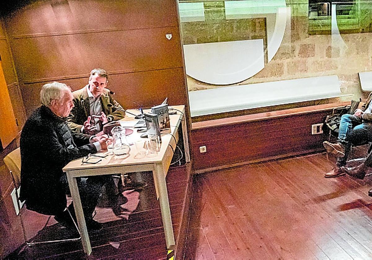 Decenas de personas asistieron a la presentación.