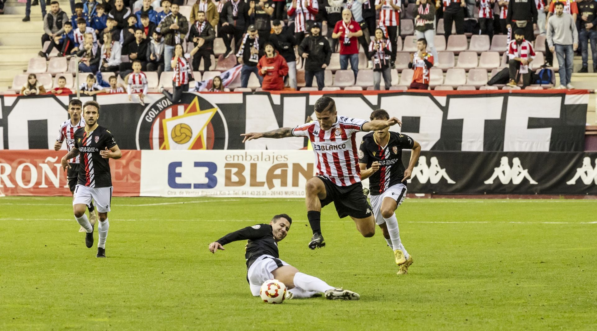 El partido SD Logroñés-UD Logroñés