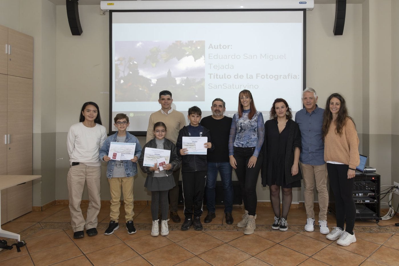 Los ganadores posaron con sus galardones.