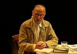 El actor Alfonso Torregrosa en el papel de Ignacio Jurado en 'La verdadera historia de la muerte de Francisco Franco'.