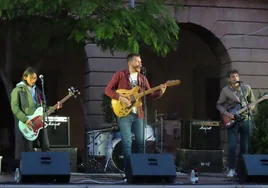 Mil Córdobas, en una actuación en la plaza de España alfareña.