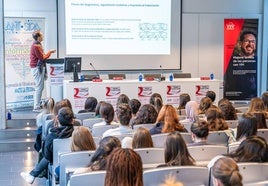 Celebración de la primera jornada de Sensibilización y Aprendizaje 'Unidos frente al VIH' en la UR.