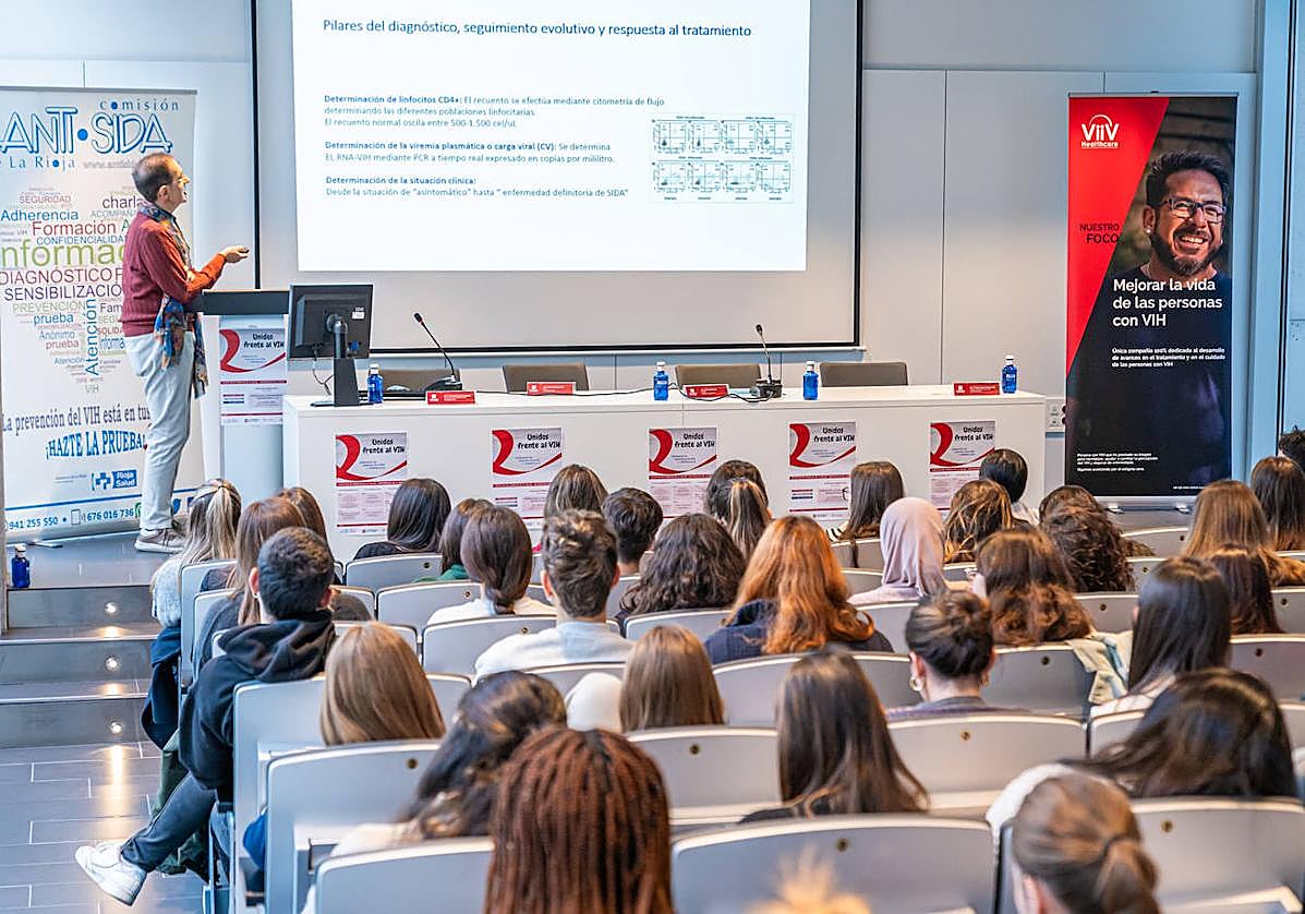 Celebración de la primera jornada de Sensibilización y Aprendizaje 'Unidos frente al VIH' en la UR.