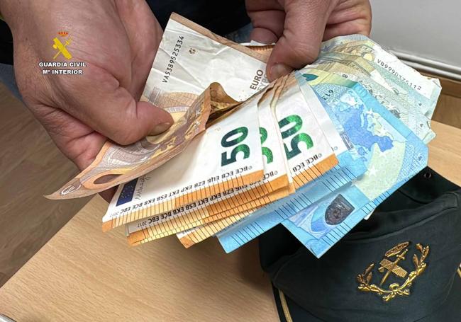 Dinero que sutrajo el varón arrestado en Fuenmayor.