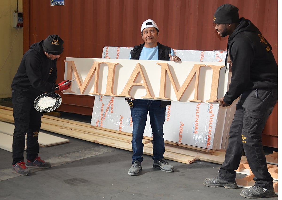 Imagen secundaria 1 - El escenario de Holika y Gran Reserva viajará por mar a Miami en ocho contenedores