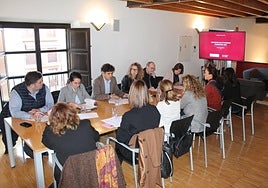 Autoridades reunidas en el Consejo Académico de la Escuela.