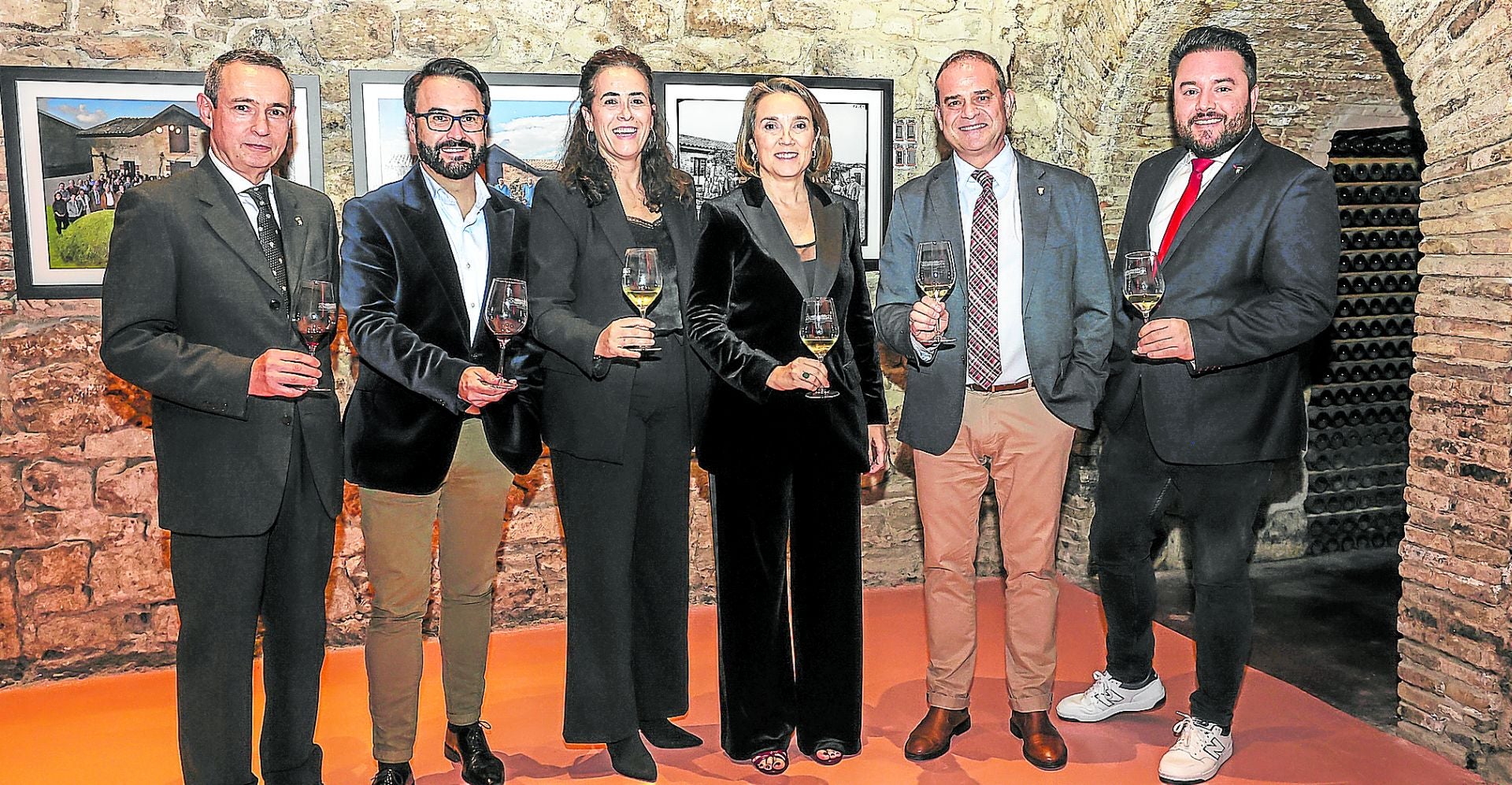 El teniente alcalde de Logroño Javier Martínez Mancho, el diputado Javier Merino, la concejala Laura Rivas, la diputada Cuca Gamarra, el concejal Félix Francisco Iglesias y el teniente alcalde de Logroño Íñigo López-Araquistáin. 
